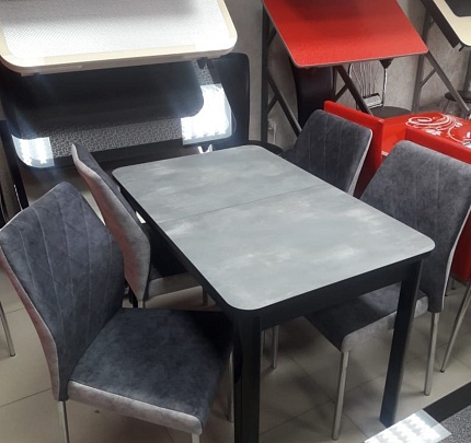 Стол обеденный «Дубай 1 Пластик" (1305 СК Бьянка, МДФ+кромка черная) опора черный, металл краш.
