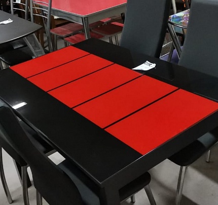 Стол обеденный «Арес 2 Тренд" (Стекло черное, рис. красный, ЛДСП черный)  опора черный, металл краш